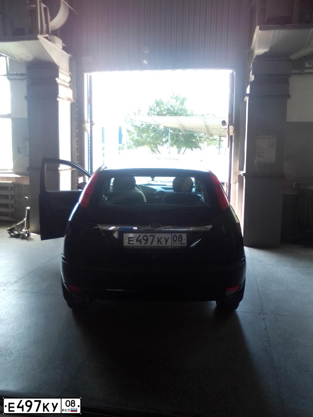 Фото автомобиля FORD FOCUS, 2004 — госномер Е497КУ08. Цвет: СИНИЙ ТЕМНЫЙ