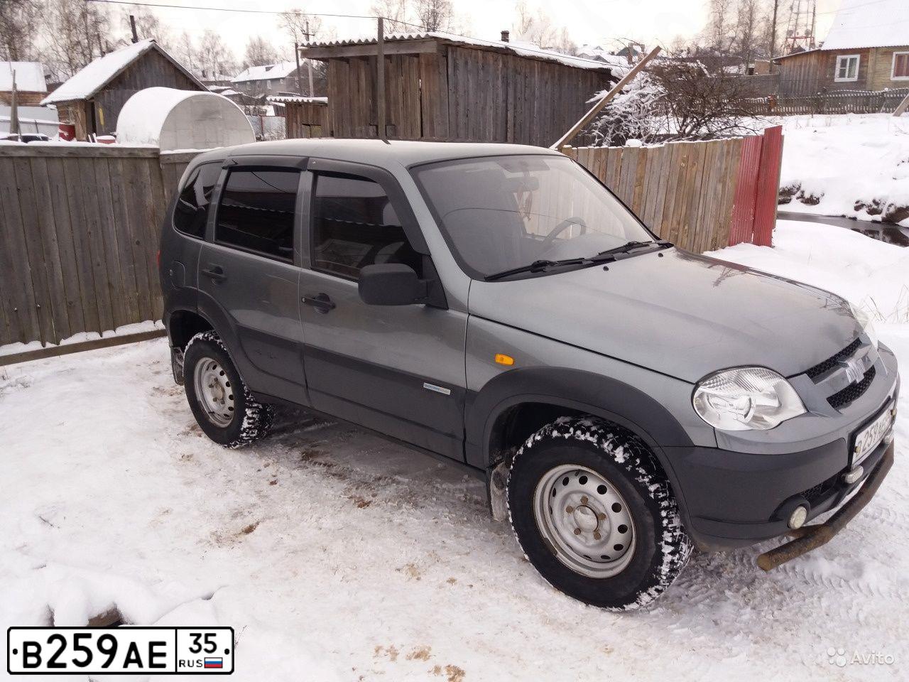 Фото автомобиля CHEVROLET NIVA, 2010 — госномер О470ХР44. Цвет: ТЕМНО-СЕРЫЙ