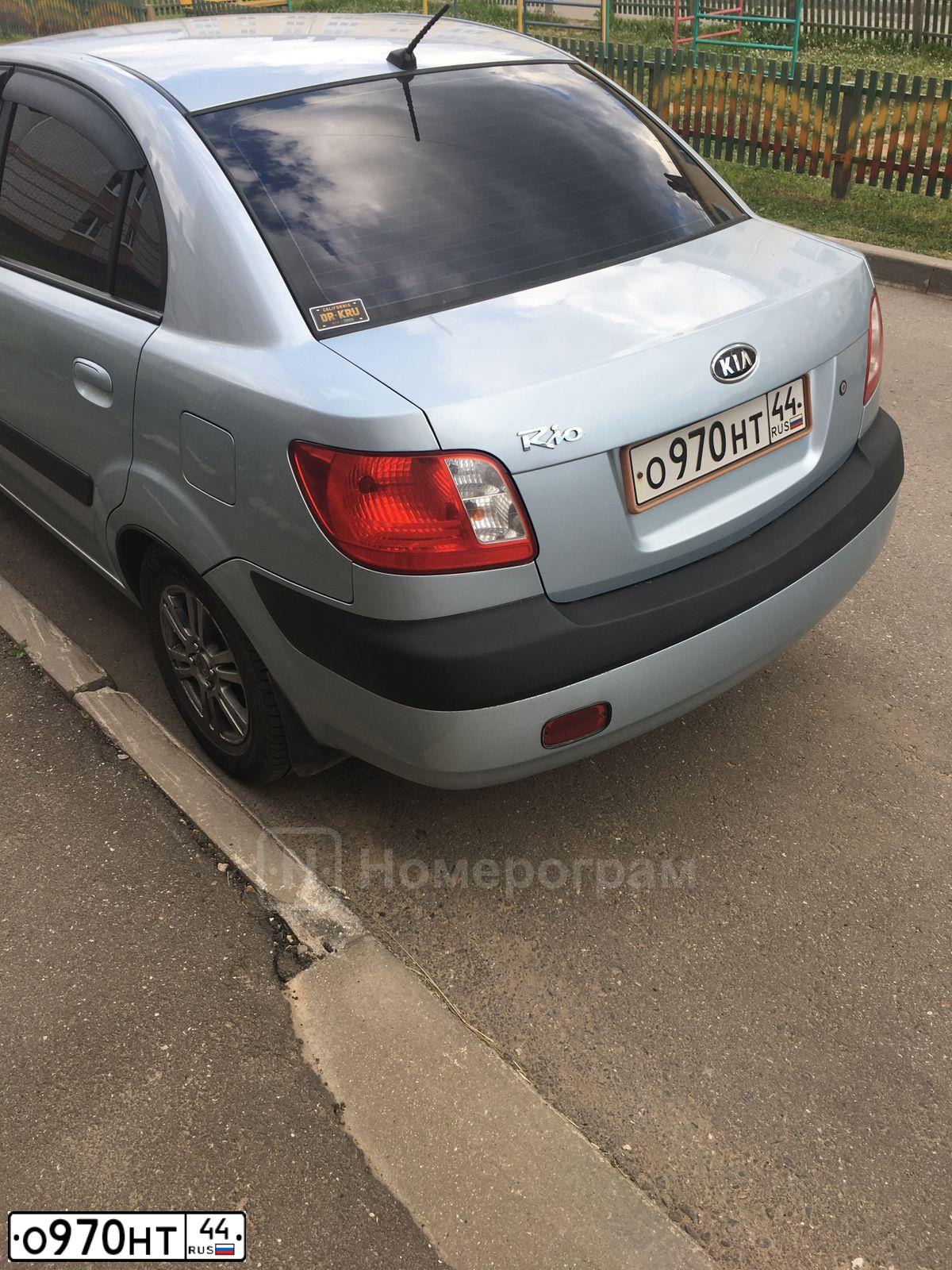 Фото автомобиля KIA RIO, 2009 — госномер О970НТ44. Цвет: СЕРЫЙ
