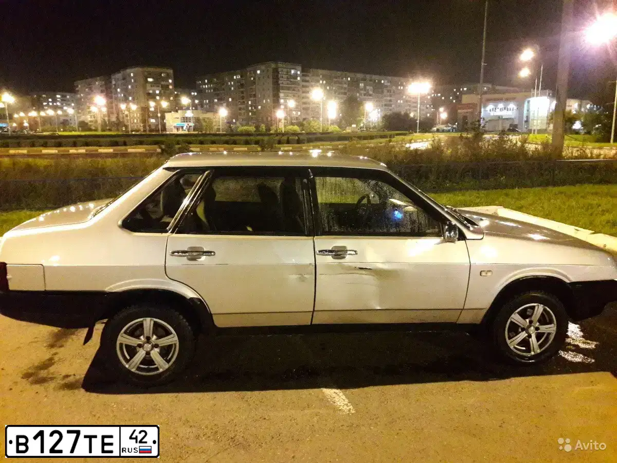 Фото автомобиля LADA 2109 SAMARA, 2002 — госномер В127ТЕ42. Цвет: СВЕТЛО-СЕРЕБРИСТЫЙ МЕТАЛЛ