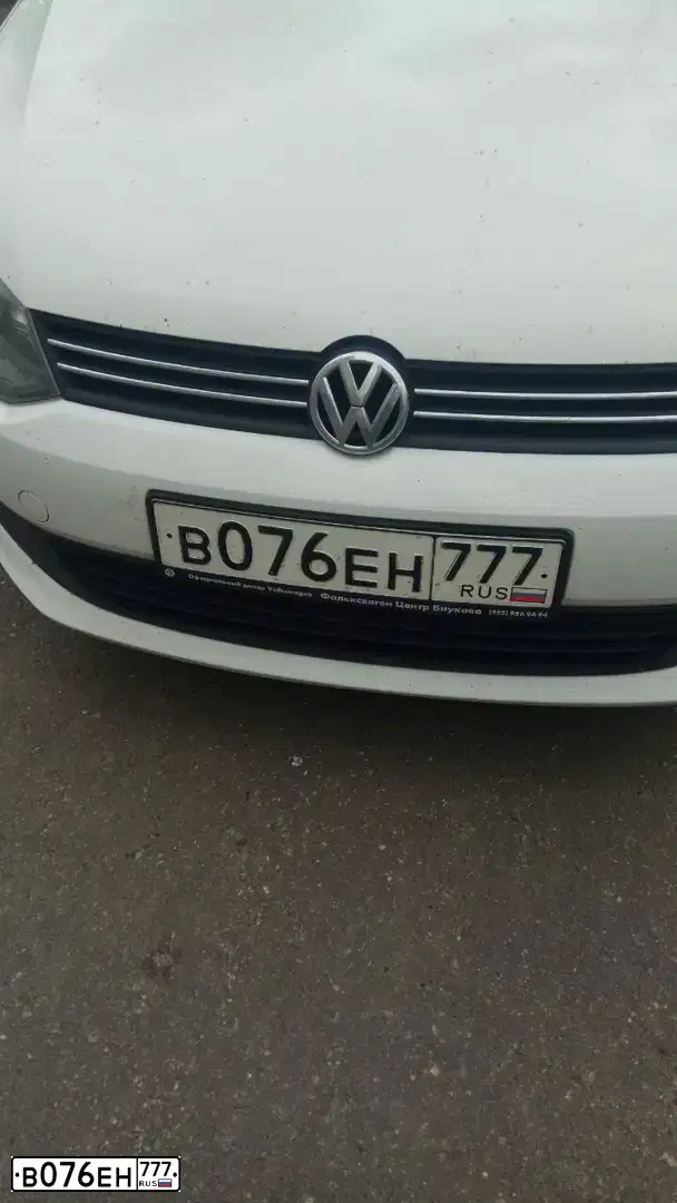 Фото автомобиля VOLKSWAGEN POLO, 2014 — госномер К566ВО702. Цвет: Белый