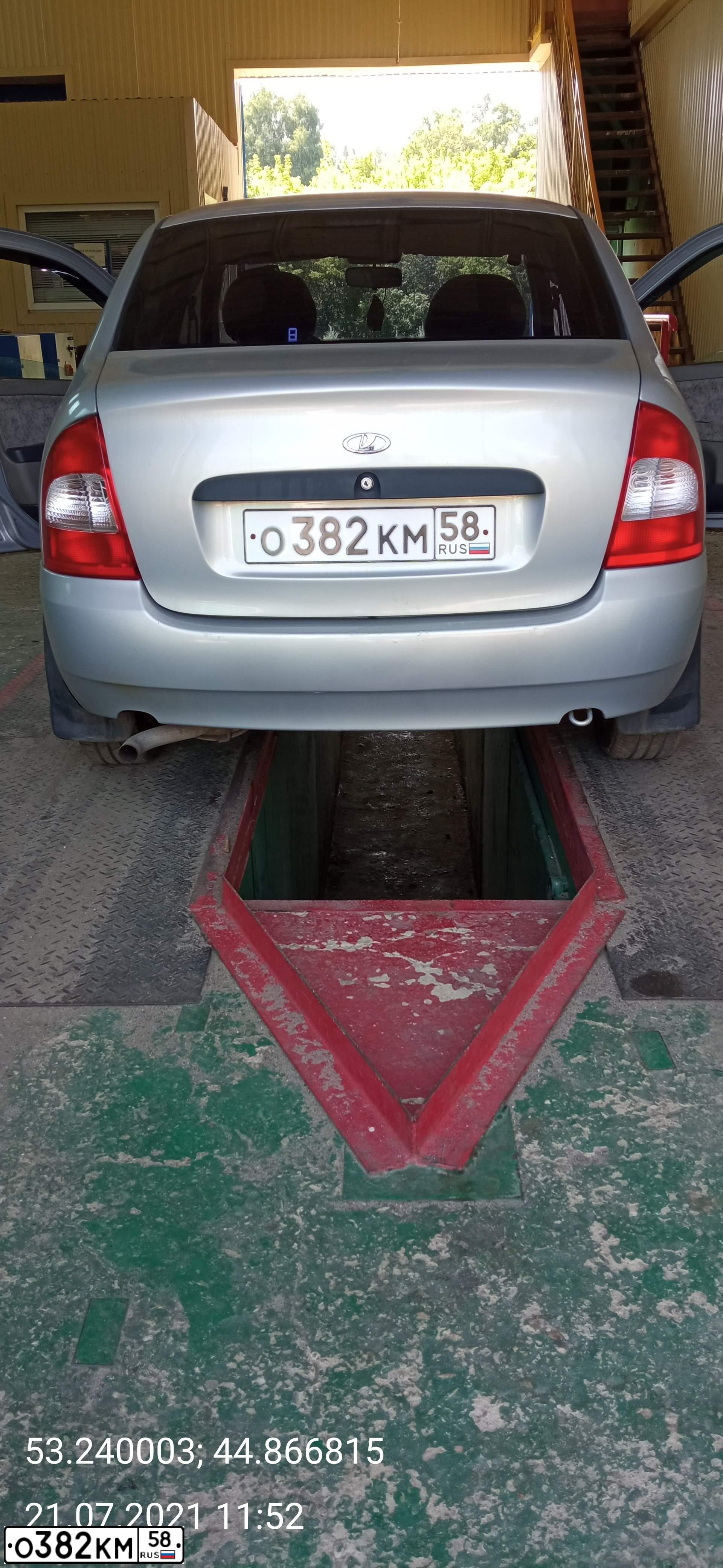 Фото автомобиля LADA 1118 KALINA, 2008 — госномер О382КМ58. Цвет: Серебристый