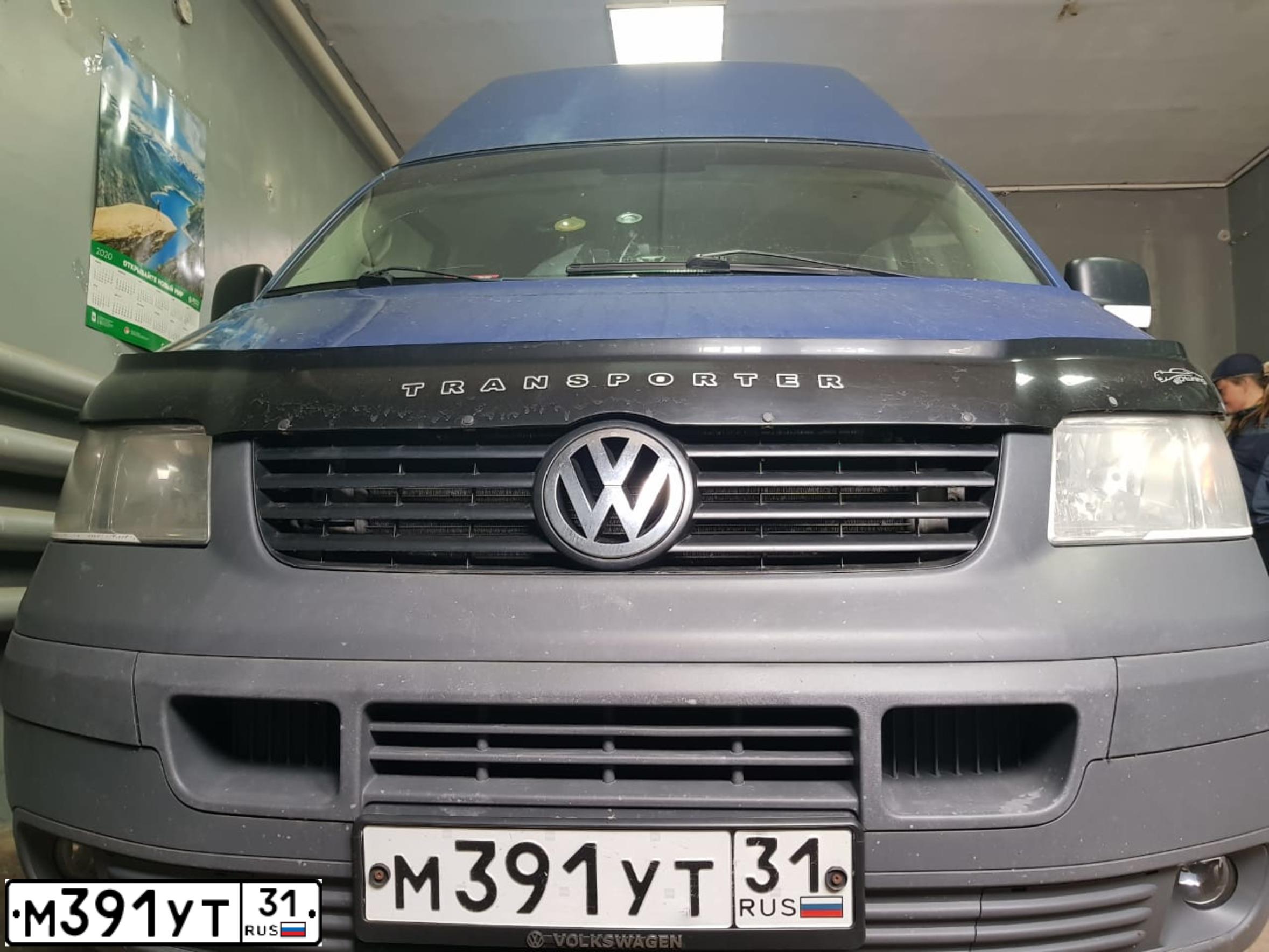 Фото автомобиля VOLKSWAGEN TRANSPORTER, 2005 — госномер М391УТ31. Цвет: СИНИЙ