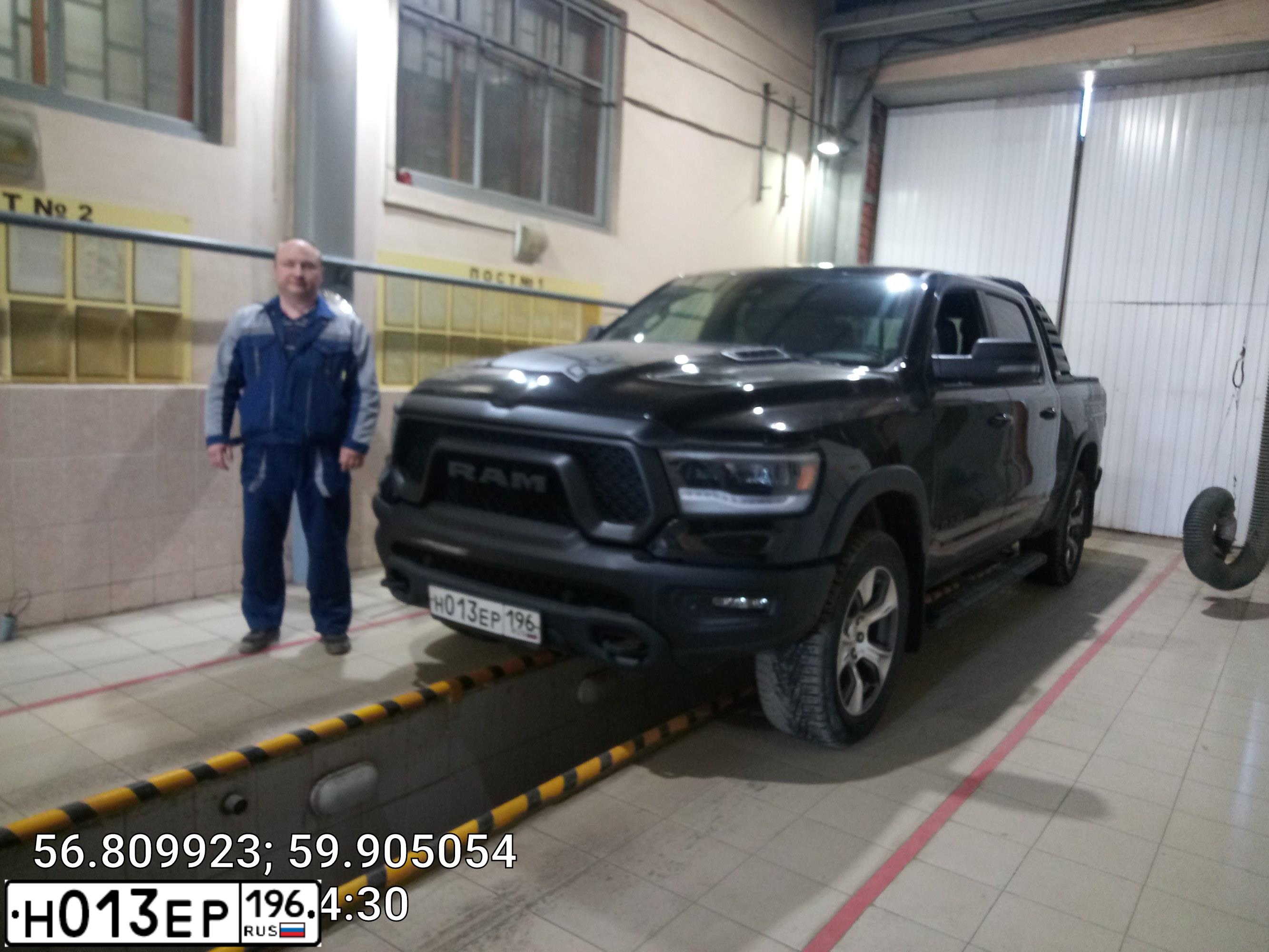 Фото автомобиля TOYOTA LANDCRUISER 200, 2015 — госномер В523АХ750. Цвет: ЧЕРНЫЙ