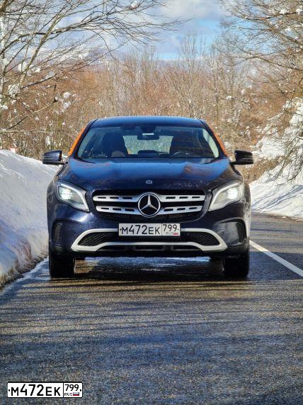 Фото автомобиля MERCEDES GLA-KLASSE, 2018 — госномер С669СА57. Цвет: синий
