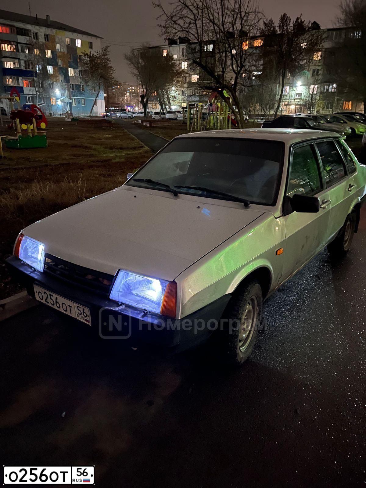Фото автомобиля LADA 2109 SAMARA, 2003 — госномер Е996СЕ156. Цвет: Светло-серебристый металик