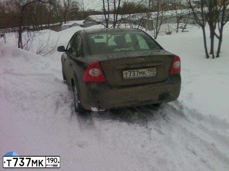 Фото автомобиля FORD FOCUS, 2010 — госномер Е661ЕУ977. Цвет: ЧЕРНЫЙ