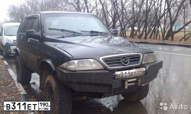 Фото автомобиля SSANGYONG MUSSO, 2001 — госномер М003СР198. Цвет: СИНИЙ СЕРЫЙ