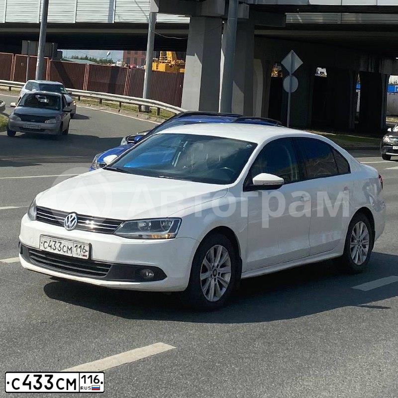 Фото автомобиля VOLKSWAGEN JETTA, 2013 — госномер С433СМ116. Цвет: Белый