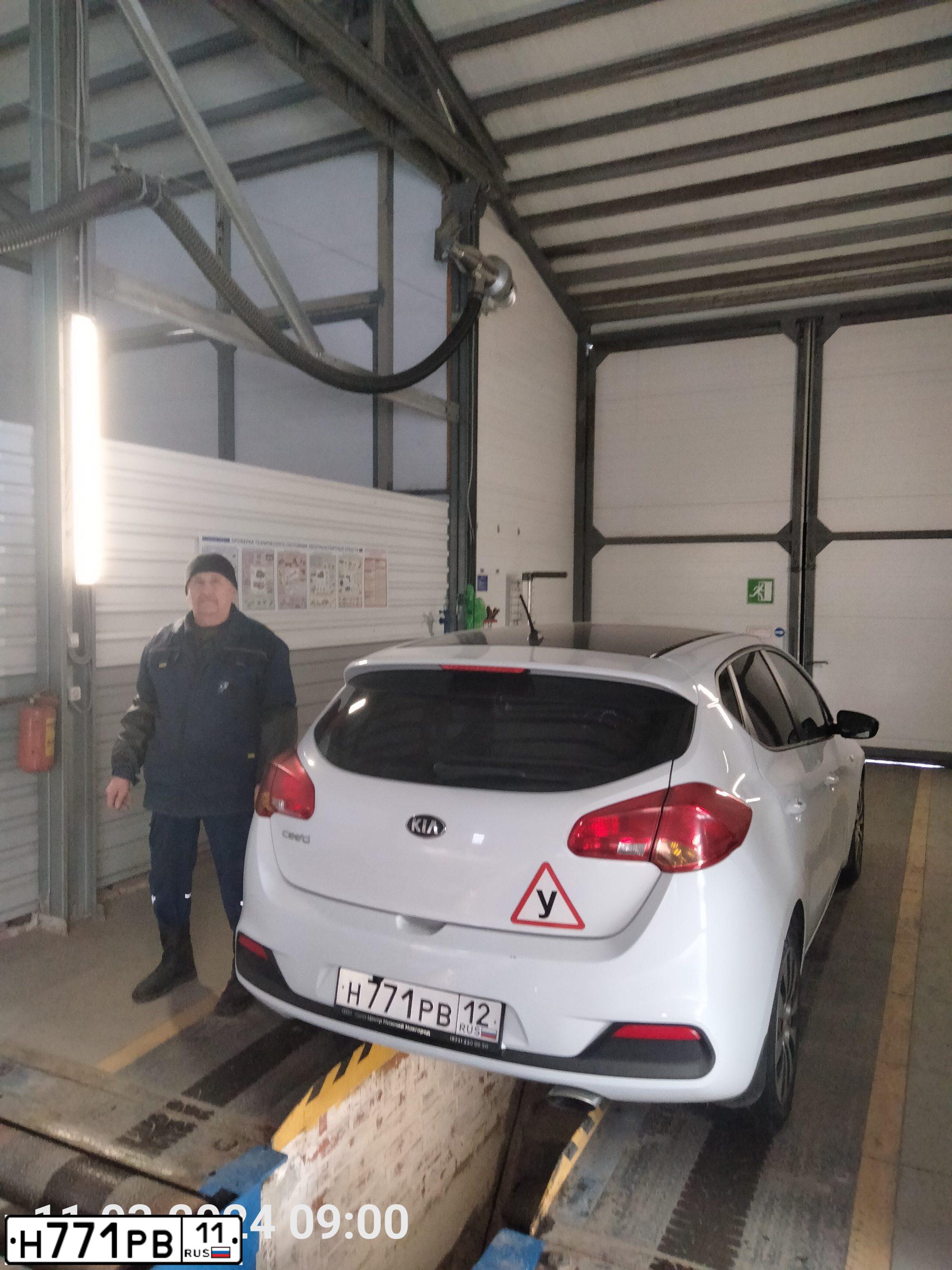 Фото автомобиля KIA CEE'D, 2013 — госномер Н771РВ12. Цвет: Белый