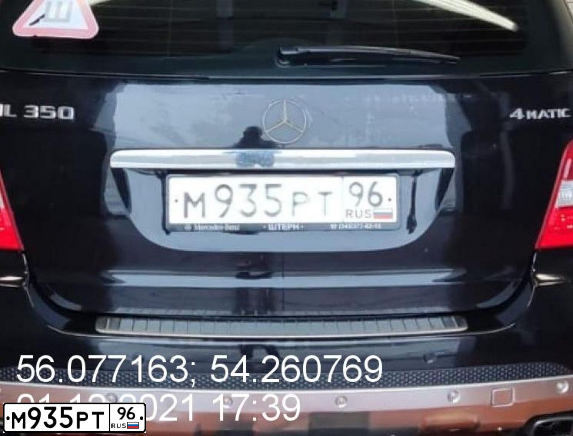 Фото автомобиля MERCEDES M-KLASSE, 2008 — госномер М935РТ96. Цвет: ЧЕРНЫЙ