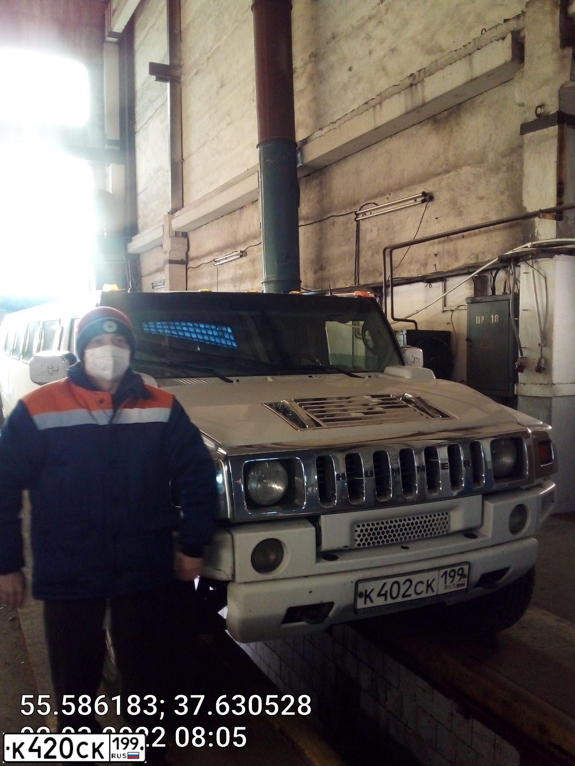 Фото автомобиля HUMMER H2, 2003 — госномер К402СК199. Цвет: Белый