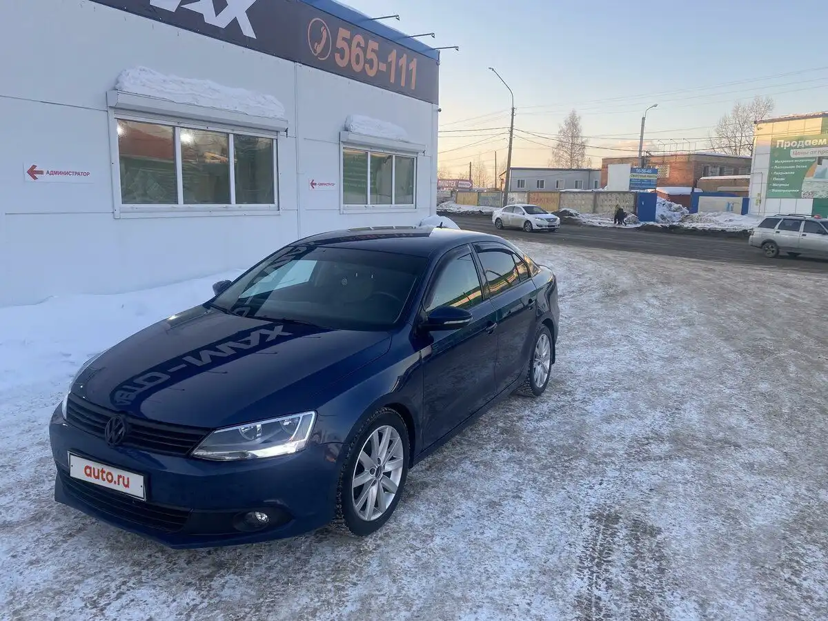 Фото автомобиля VOLKSWAGEN JETTA, 2011 — госномер С326УО60. Цвет: синий
