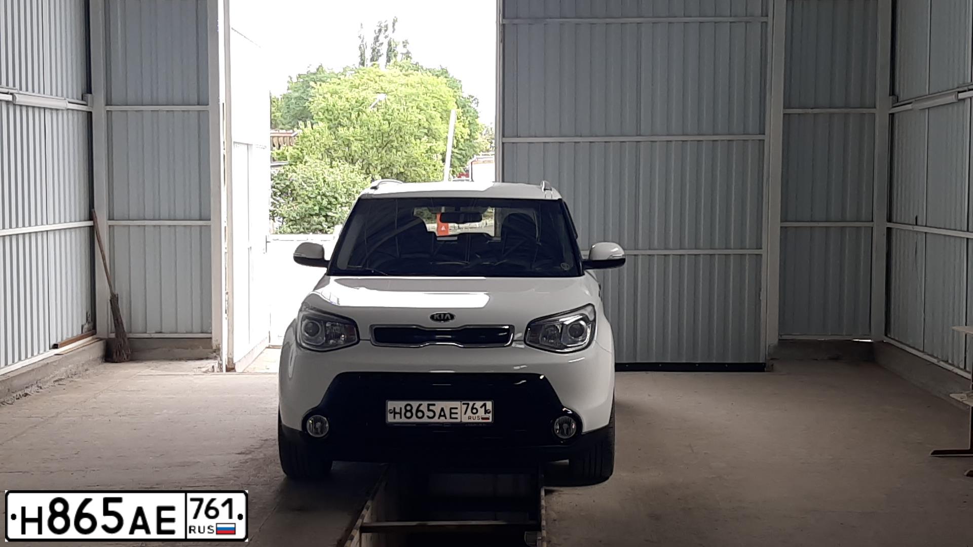 Фото автомобиля KIA SOUL, 2016 — госномер Н865АЕ761. Цвет: БЕЛЫЙ