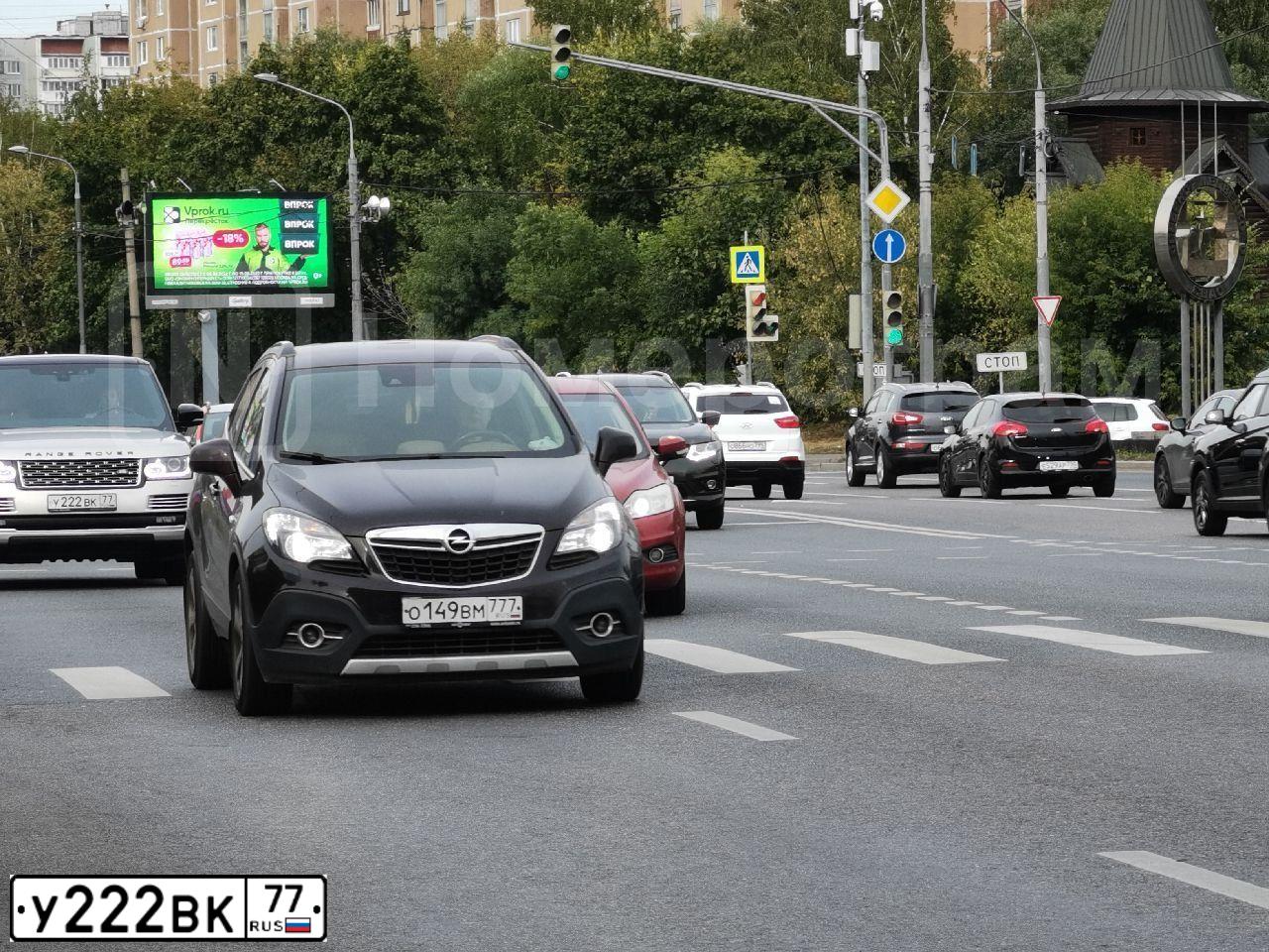 Фото автомобиля LANDROVER RANGE ROVER, 2017 — госномер К158УМ763. Цвет: БЕЖЕВО-СЕРЫЙ