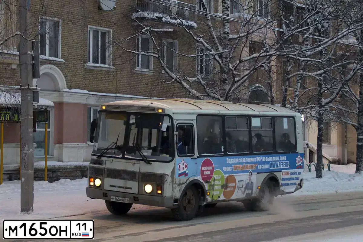 Фото автомобиля PAZ 3205, 2009 — госномер М165ОН11. Цвет: БЕЛЫЙ