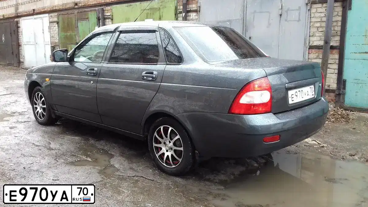 Фото автомобиля LADA 2170 PRIORA, 2013 — госномер Е970УА70. Цвет: ТЕМНО-СЕРЫЙ