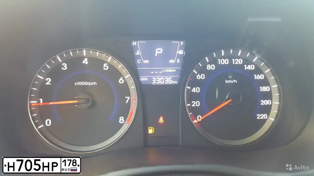 Фото автомобиля HYUNDAI SOLARIS, 2012 — госномер Н705НР178. Цвет: ЧЕРНЫЙ