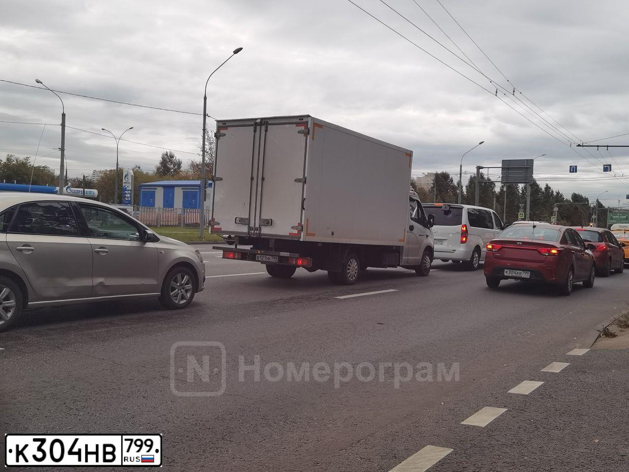 Фото автомобиля SKODA OCTAVIA, 2018 — госномер К304НВ799. Цвет: ТЕМНО-СЕРЫЙ