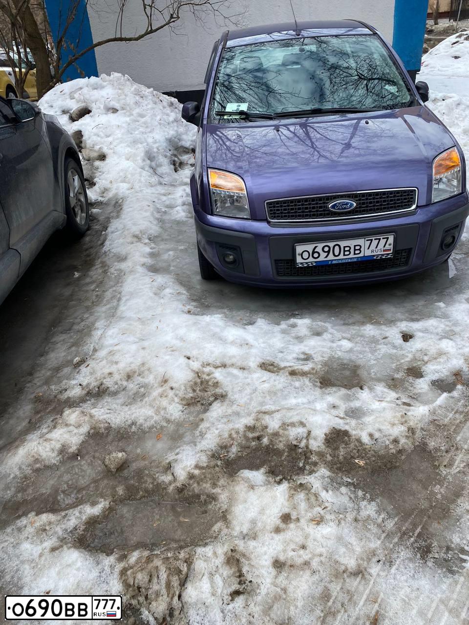 Фото автомобиля FORD FUSION, 2008 — госномер О690ВВ777. Цвет: ФИОЛЕТОВЫЙ СВЕТЛЫЙ