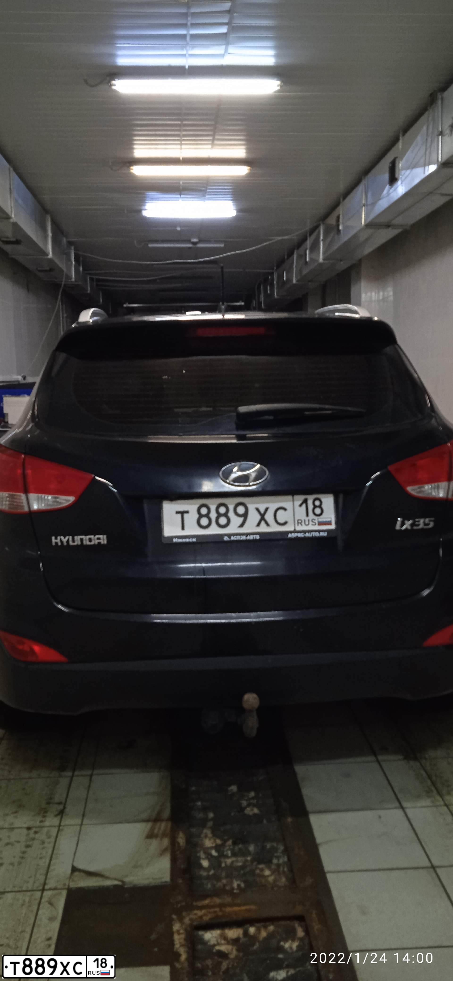 Фото автомобиля ХЕНДЭ IX35 2.0 GLS MT, 2012 — госномер Е787МН18. Цвет: ЧЕРНЫЙ
