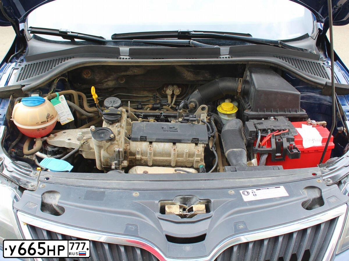 Фото автомобиля SKODA RAPID, 2015 — госномер Е028РА89. Цвет: СИНИЙ ТЕМНЫЙ