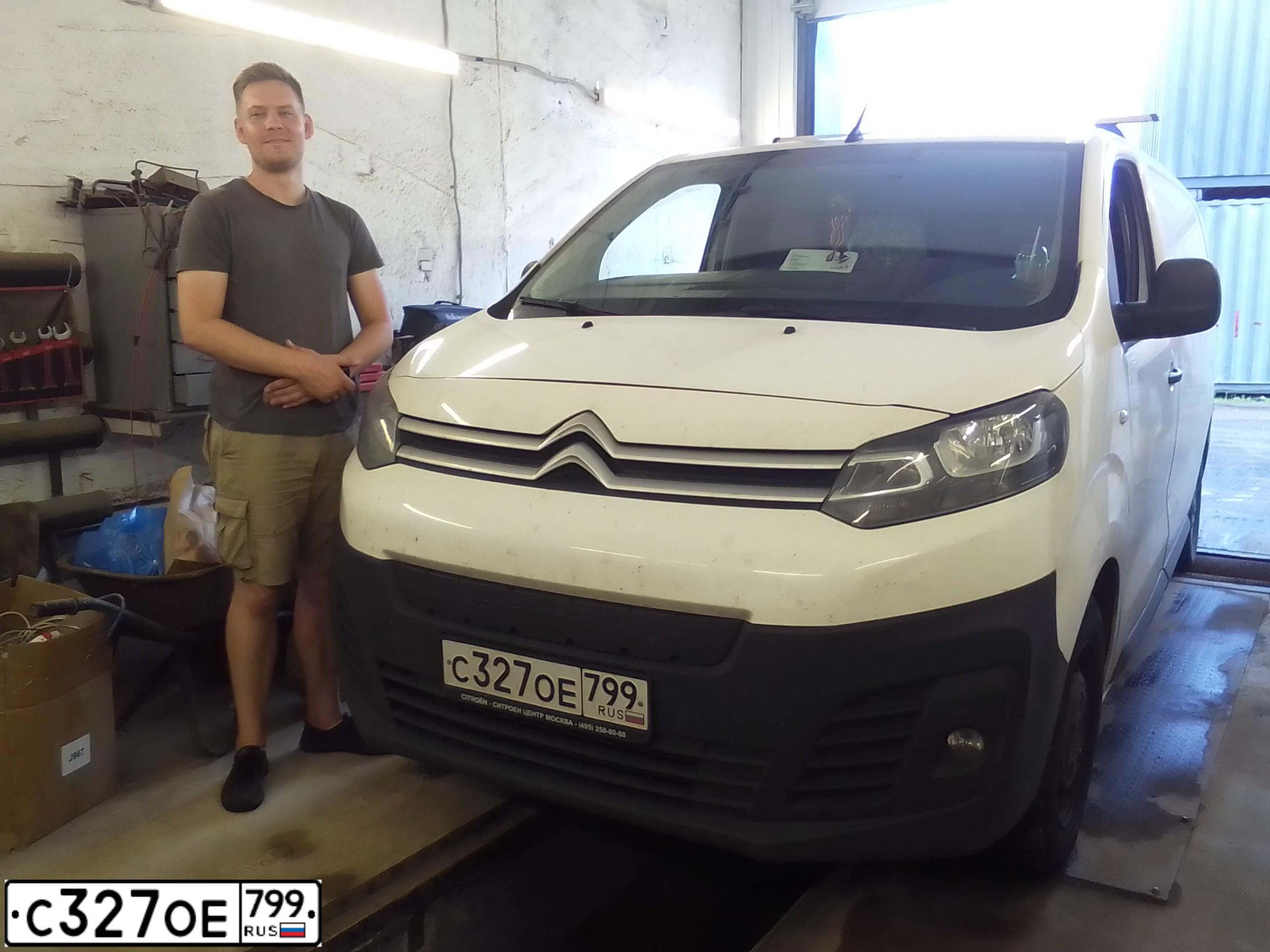 Фото автомобиля CITROEN JUMPER, 2018 — госномер С327ОЕ799. Цвет: БЕЛЫЙ