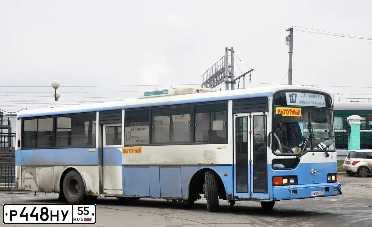 Фото автомобиля HYUNDAI AERO, 1998 — госномер Р448НУ55. Цвет: СИНИЙ-БЕЛЫЙ