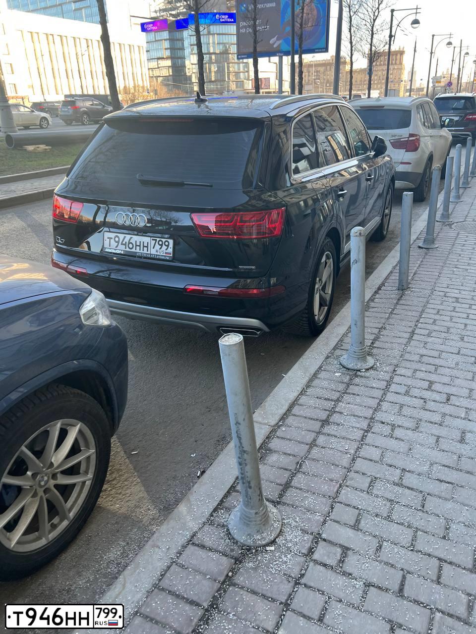 Фото автомобиля AUDI Q7, 2019 — госномер У945ТВ799. Цвет: ЧЕРНЫЙ