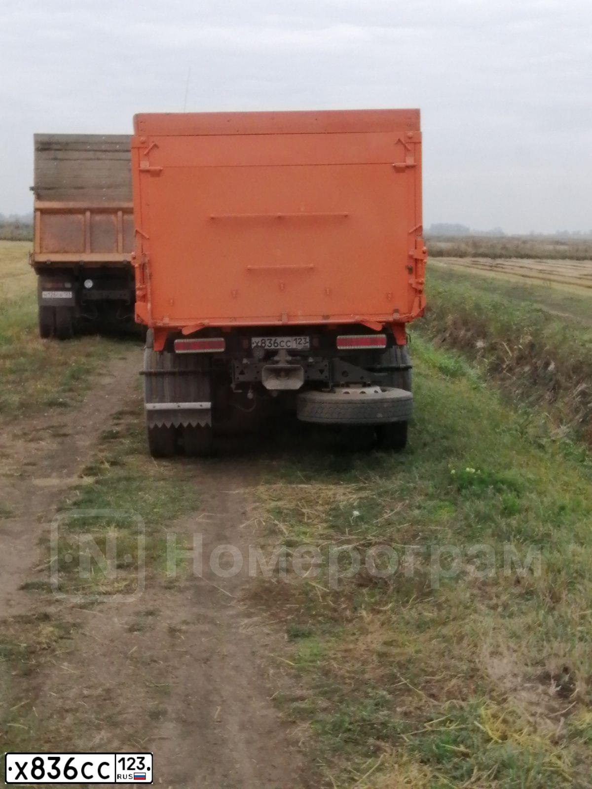 Фото автомобиля KAMAZ 53215 /6X4/, 2007 — госномер Х836СС123. Цвет: ОРАНЖЕВЫЙ