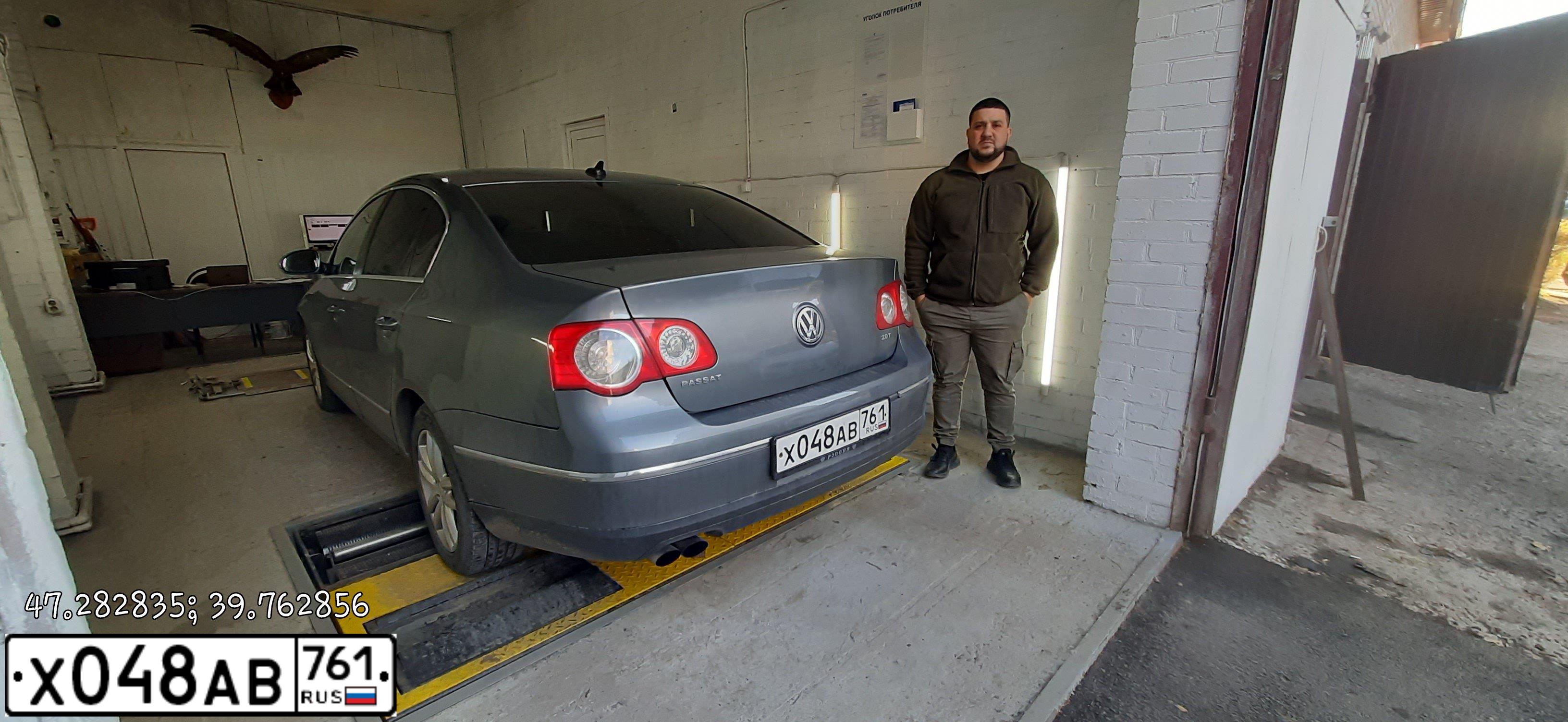 Фото автомобиля VOLKSWAGEN PASSAT, 2008 — госномер А010КС61. Цвет: СЕРЫЙ