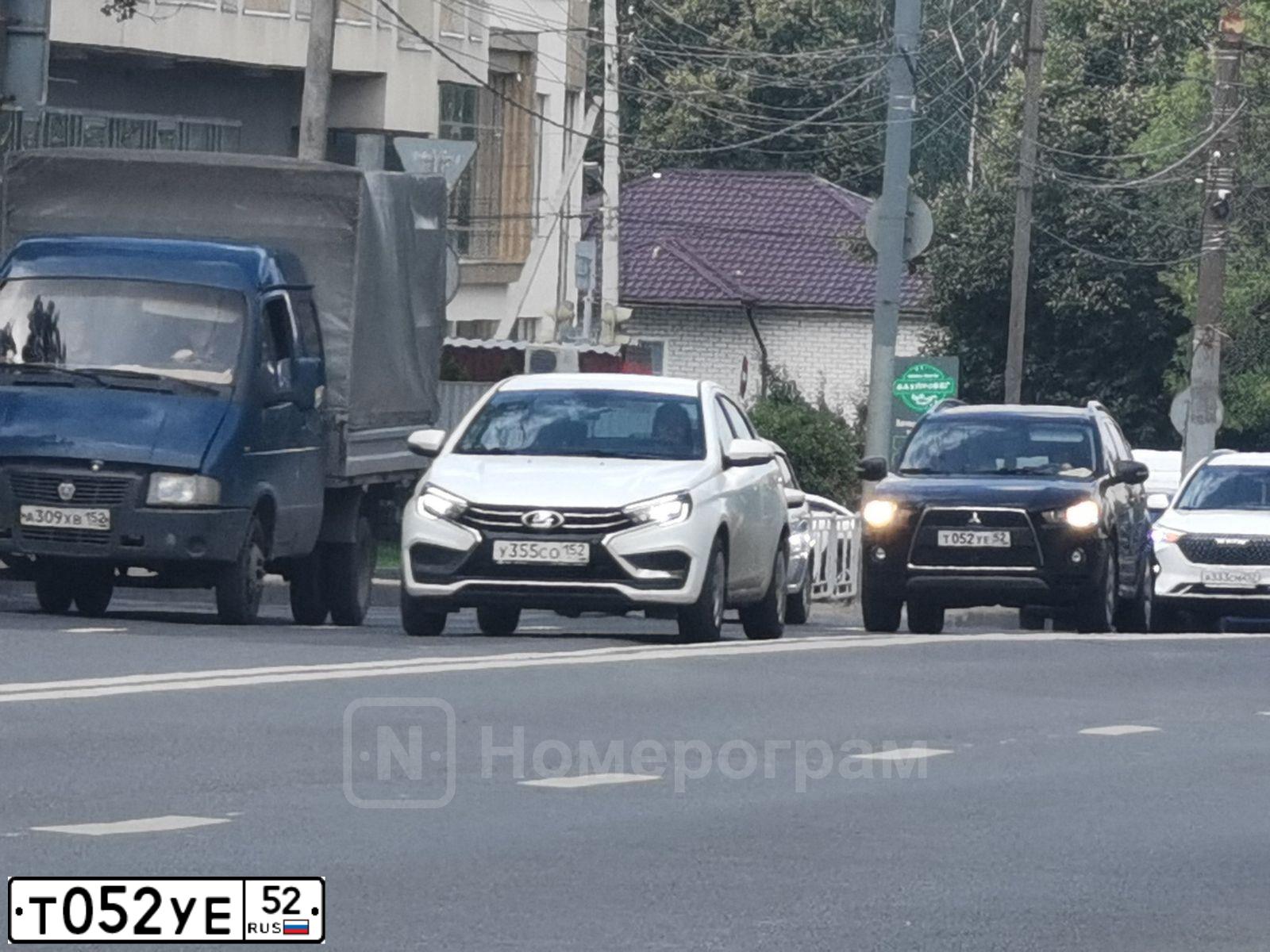 Фото автомобиля NISSAN MICRA, 2007 — госномер Т052УЕ52. Цвет: СВЕТЛО-СЕРЫЙ