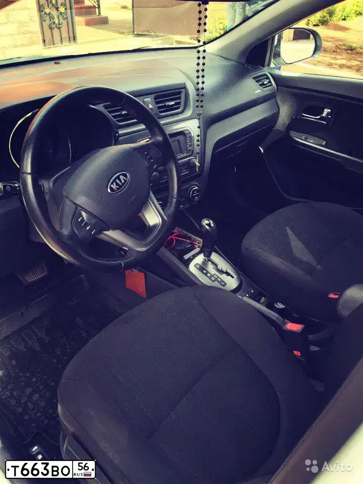 Фото автомобиля KIA RIO, 2011 — госномер Т663ВО56. Цвет: БЕЛЫЙ
