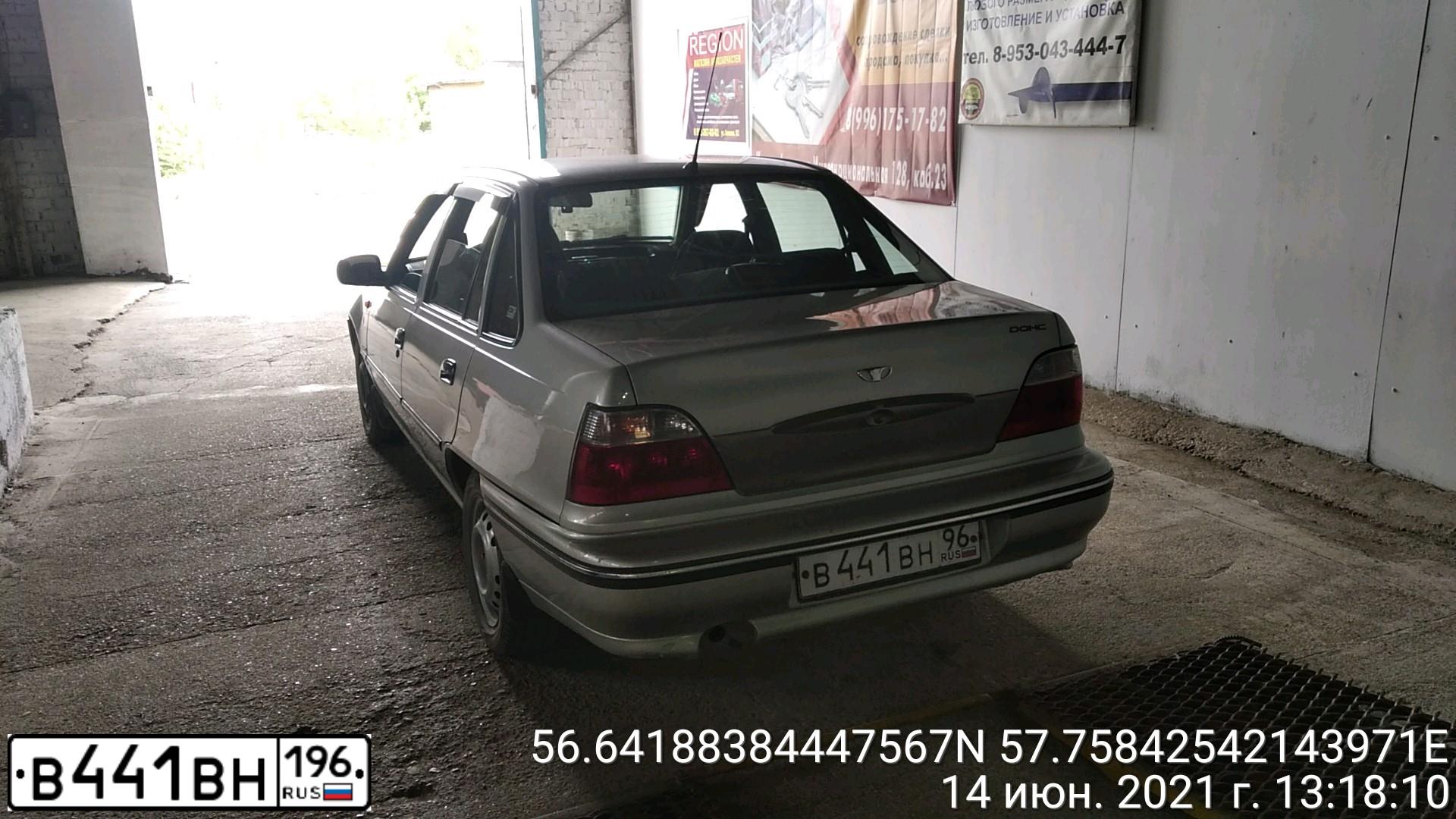 Фото автомобиля DAEWOO NEXIA, 2006 — госномер В441ВН96. Цвет: Серебристый