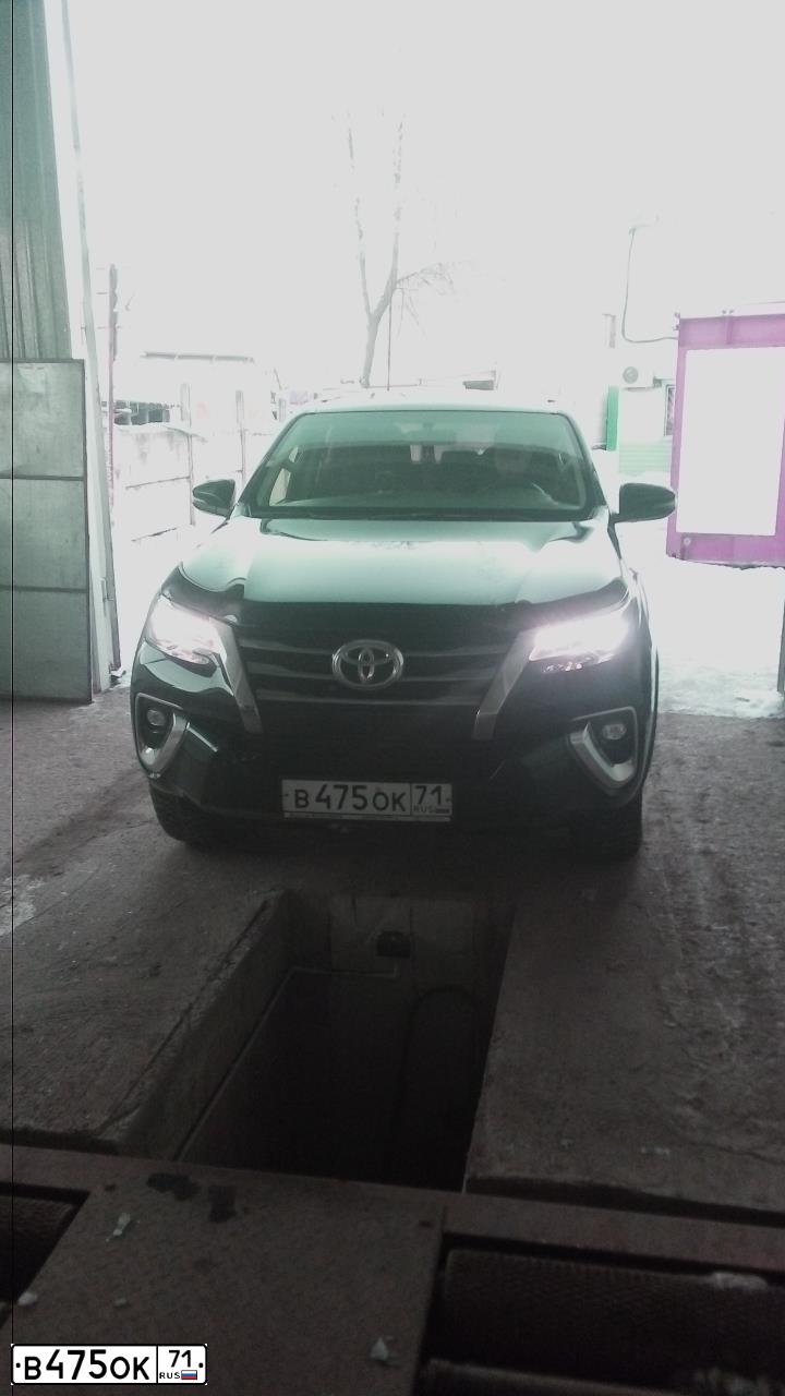 Фото автомобиля TOYOTA FORTUNER, 2017 — госномер В475ОК71. Цвет: ЧЕРНЫЙ