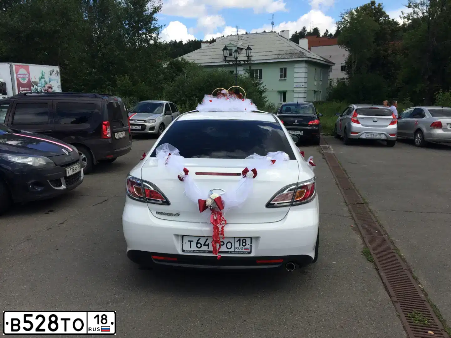 Фото автомобиля GAZ Z 3302 GAZEL, 2012 — госномер Н528ТО18. Цвет: ОРАНЖЕВЫЙ