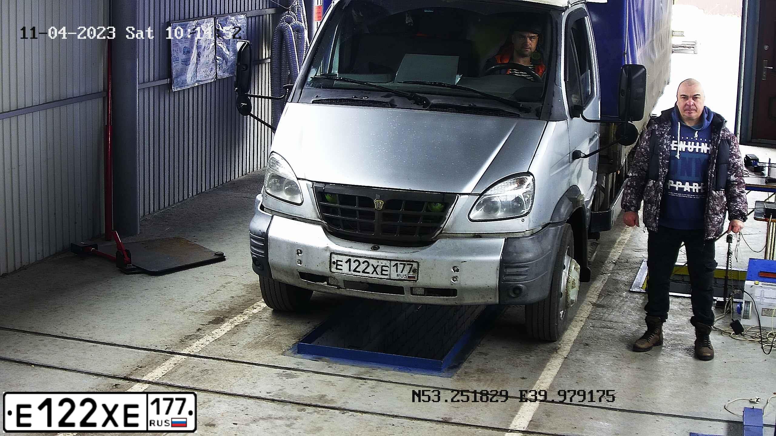 Фото автомобиля GAZ 3310 WALDAI, 2007 — госномер Е122ХЕ177. Цвет: СЕРЫЙ ТЕМНЫЙ
