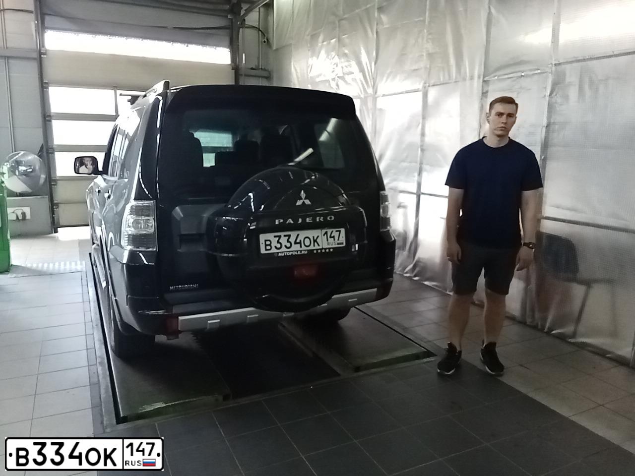 Фото автомобиля MITSUBISHI PAJERO, 2013 — госномер М275АА550. Цвет: черный
