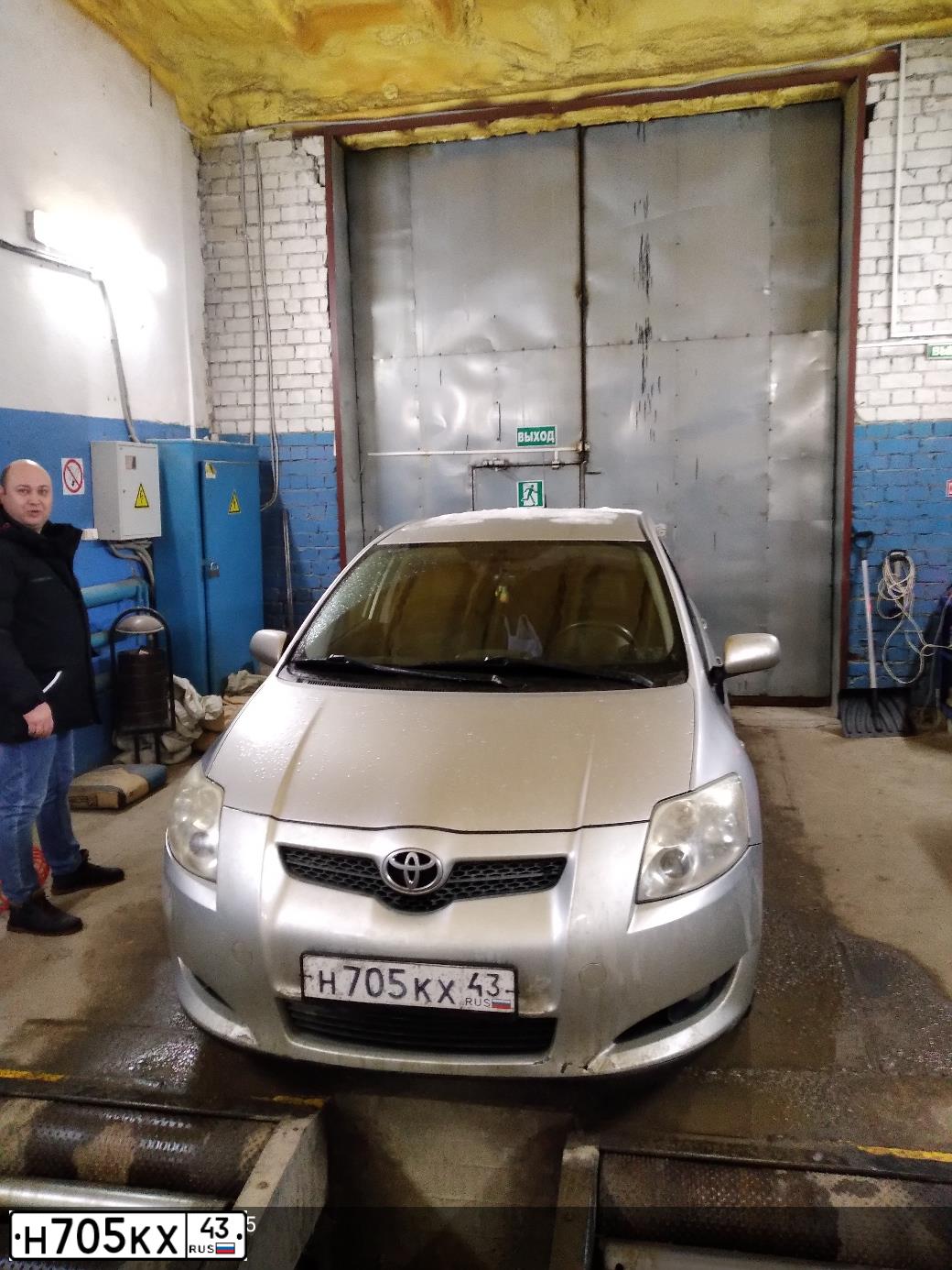 Фото автомобиля TOYOTA AURIS, 2007 — госномер Е928СЕ43