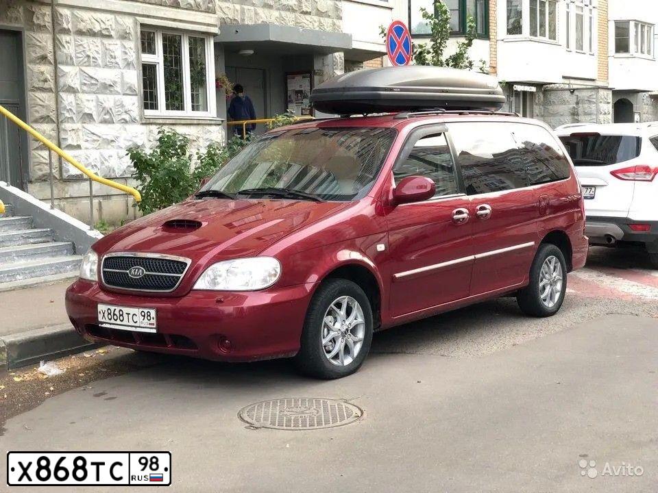 Фото автомобиля KIA CARNIVAL, 2005 — госномер К666ТА790. Цвет: ВИШНЕВЫЙ