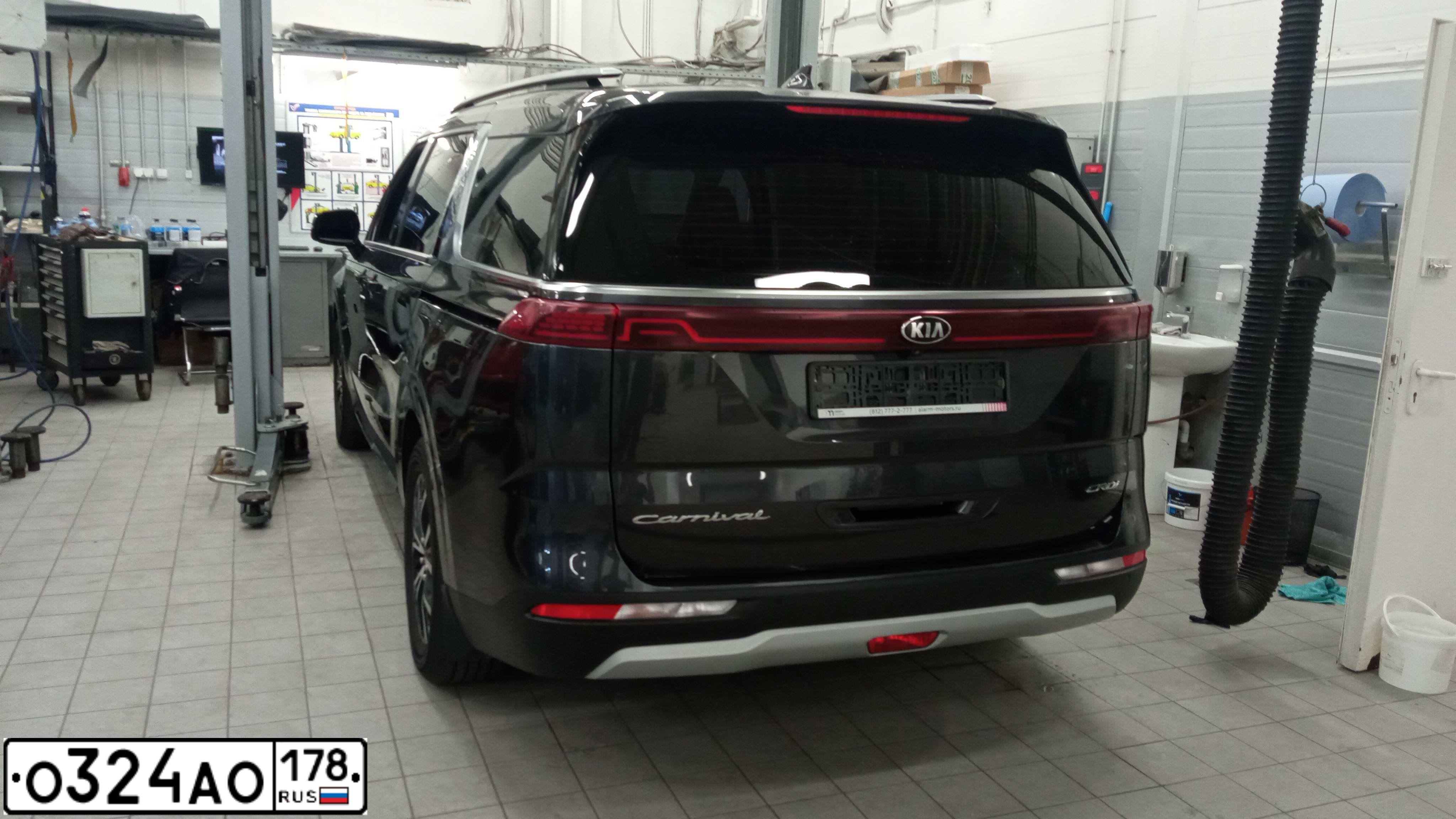 Фото автомобиля KIA MAGENTIS / OPTIMA, 2014 — госномер О324АО178. Цвет: ЧЕРНЫЙ