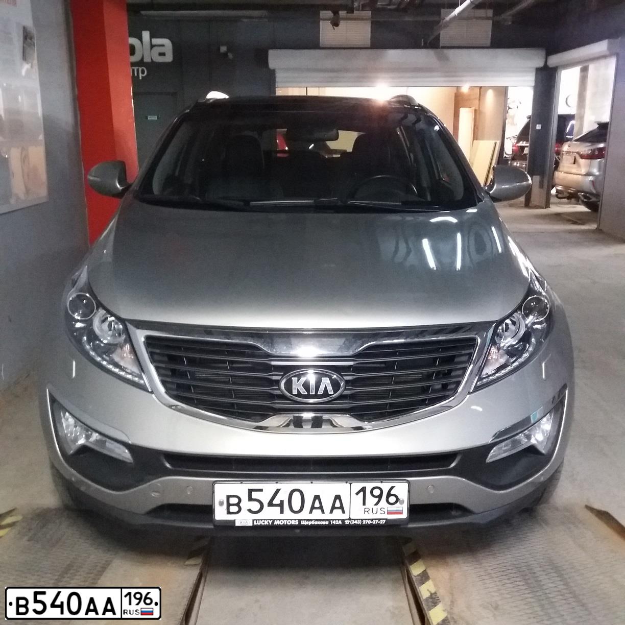 Фото автомобиля KIA SPORTAGE, 2013 — госномер С163ОН196. Цвет: СЕРЕБРИСТЫЙ