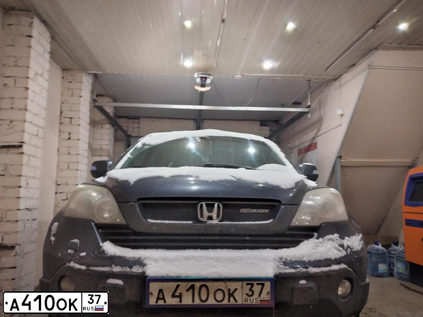 Фото автомобиля KIA RIO, 2013 — госномер А410ОК37. Цвет: ЧЕРНЫЙ