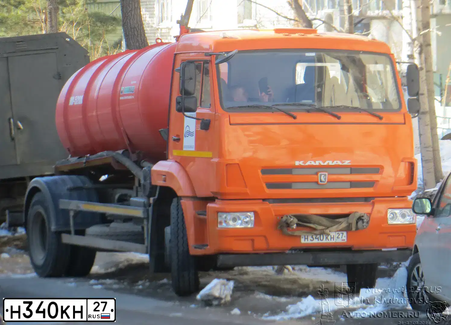 Фото автомобиля KAMAZ 43253 /4X2/, 2013 — госномер Н340КН27. Цвет: ОРАНЖЕВЫЙ