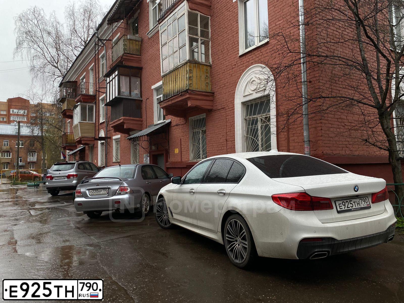 Фото автомобиля BMW SERIE 5, 2018 — госномер М320КН977. Цвет: Белый