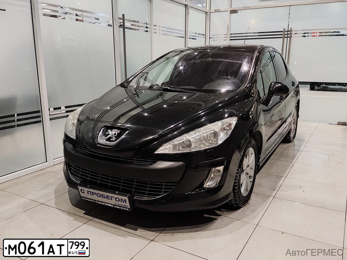 Фото автомобиля VOLKSWAGEN MULTIVAN, 2013 — госномер О421МЕ136. Цвет: ЧЕРНЫЙ
