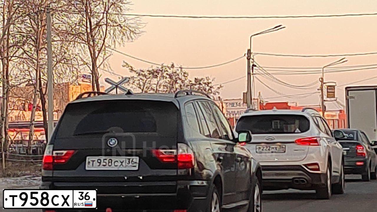 Фото автомобиля BMW X3, 2009 — госномер Х647МН136. Цвет: ЧЕРНЫЙ