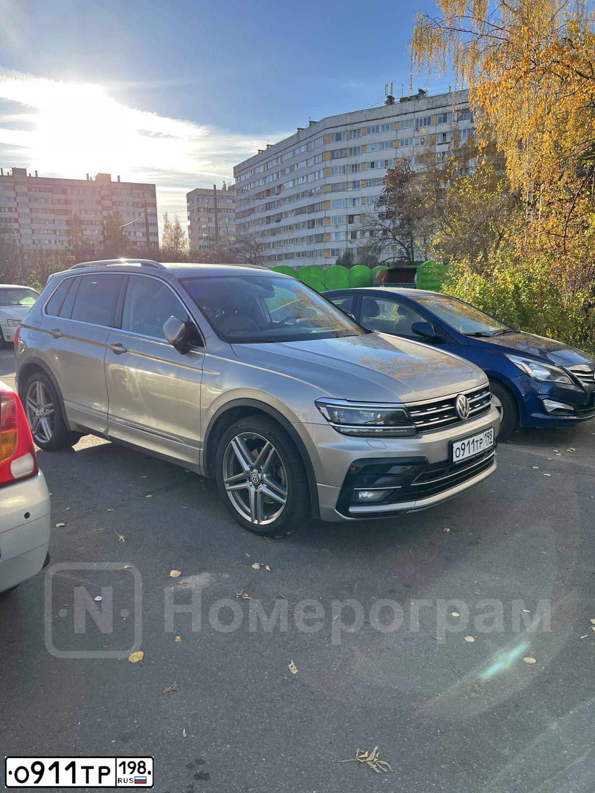 Фото автомобиля VOLKSWAGEN TIGUAN, 2018 — госномер О911ТР198. Цвет: Серебристый