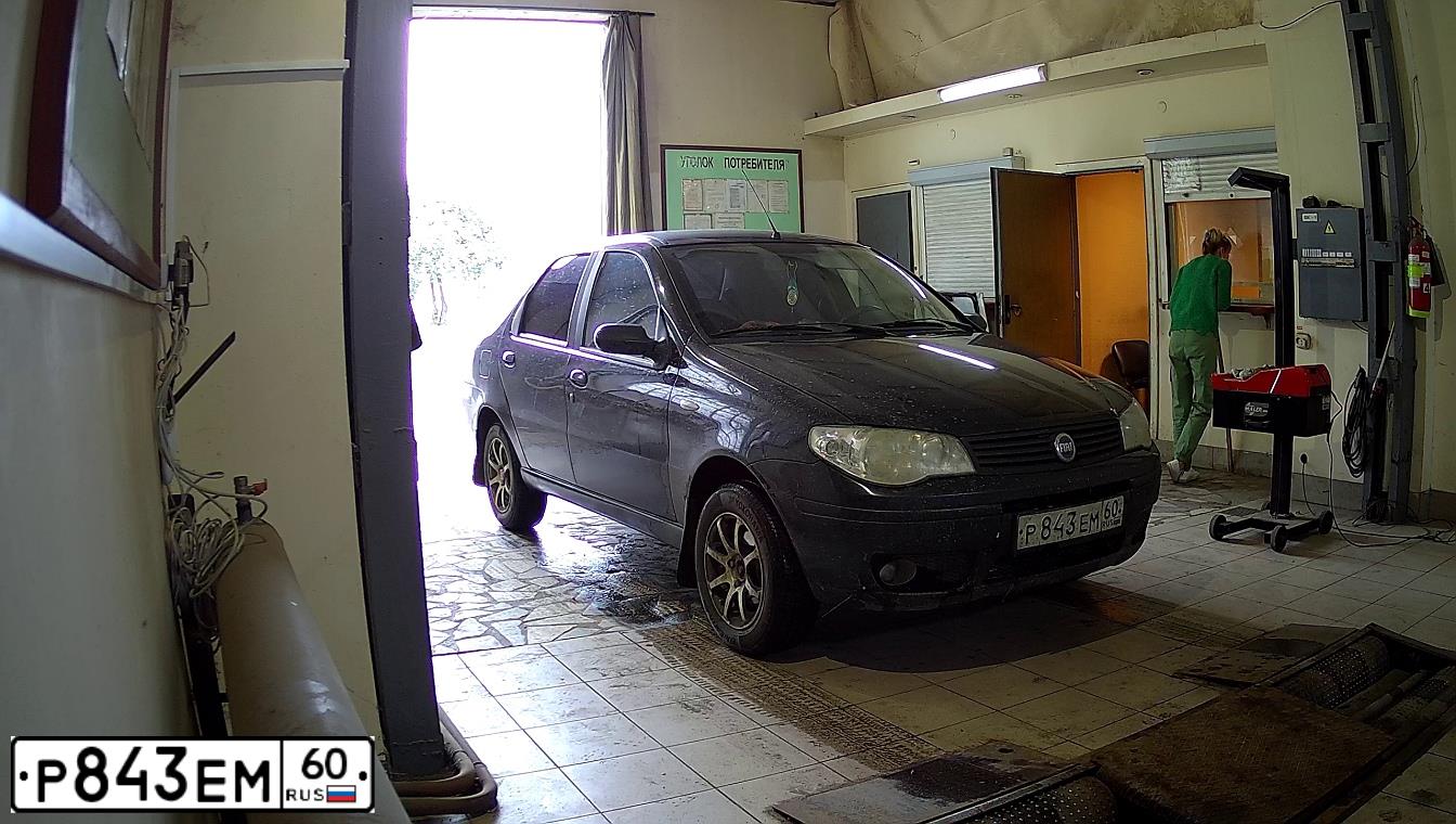 Фото автомобиля FIAT ALBEA, 2007 — госномер Р843ЕМ60. Цвет: ЧЕРНЫЙ