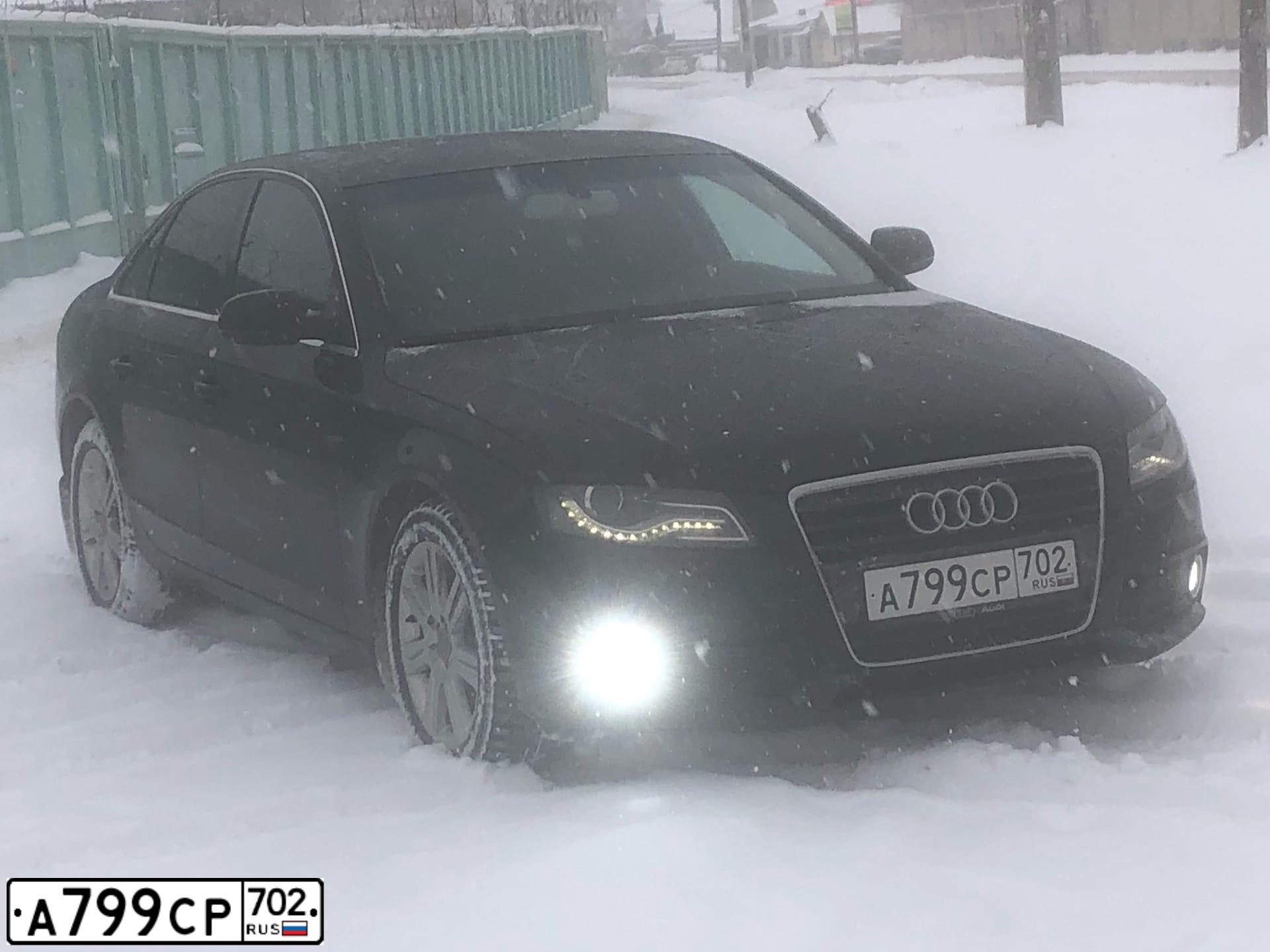 Фото автомобиля AUDI A4, 2010 — госномер Е361МЕ156. Цвет: ЧЕРНЫЙ
